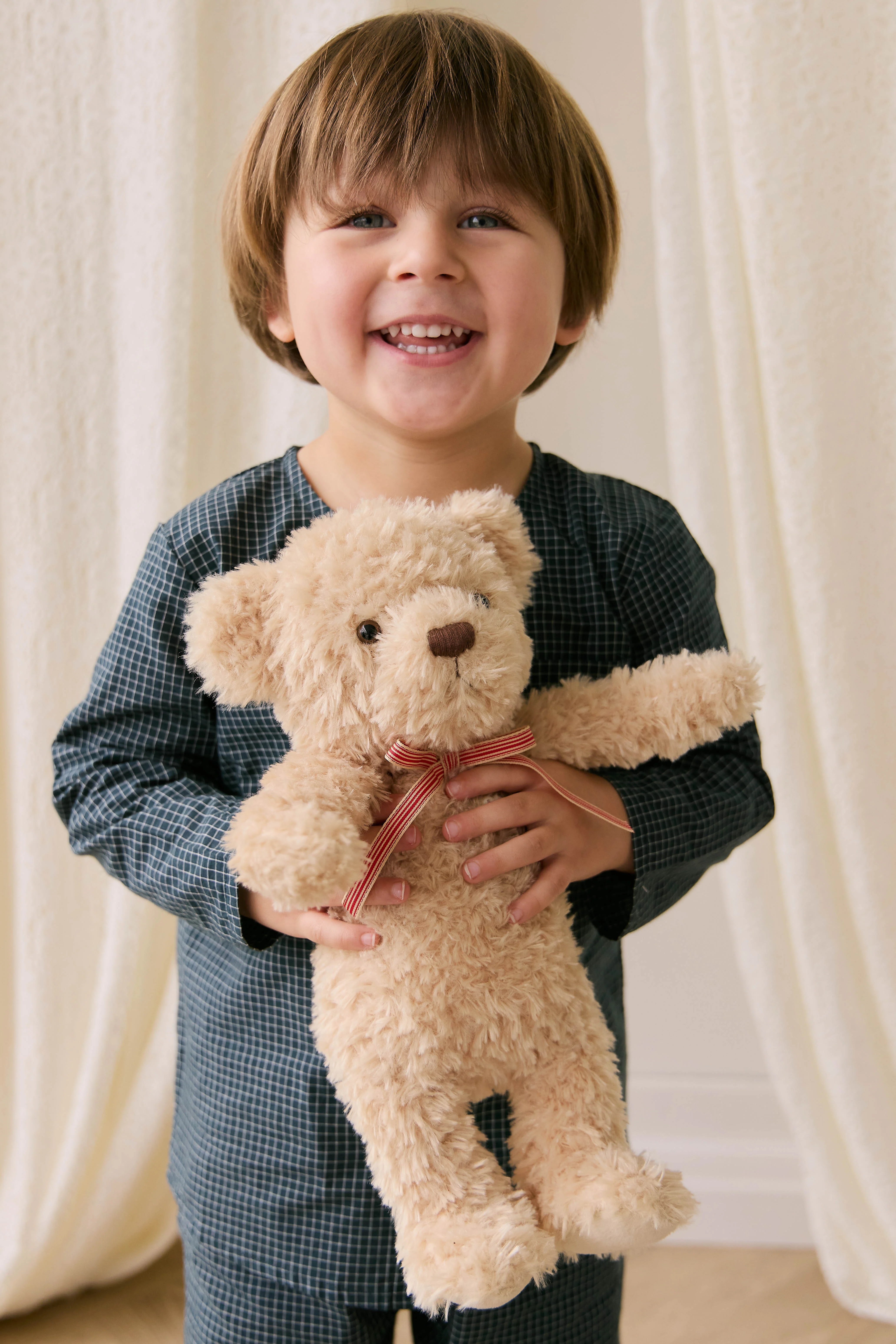 Snuggle Bunnies - Arthur the Bear - Arthur with Red Stripe Bow - Image 4