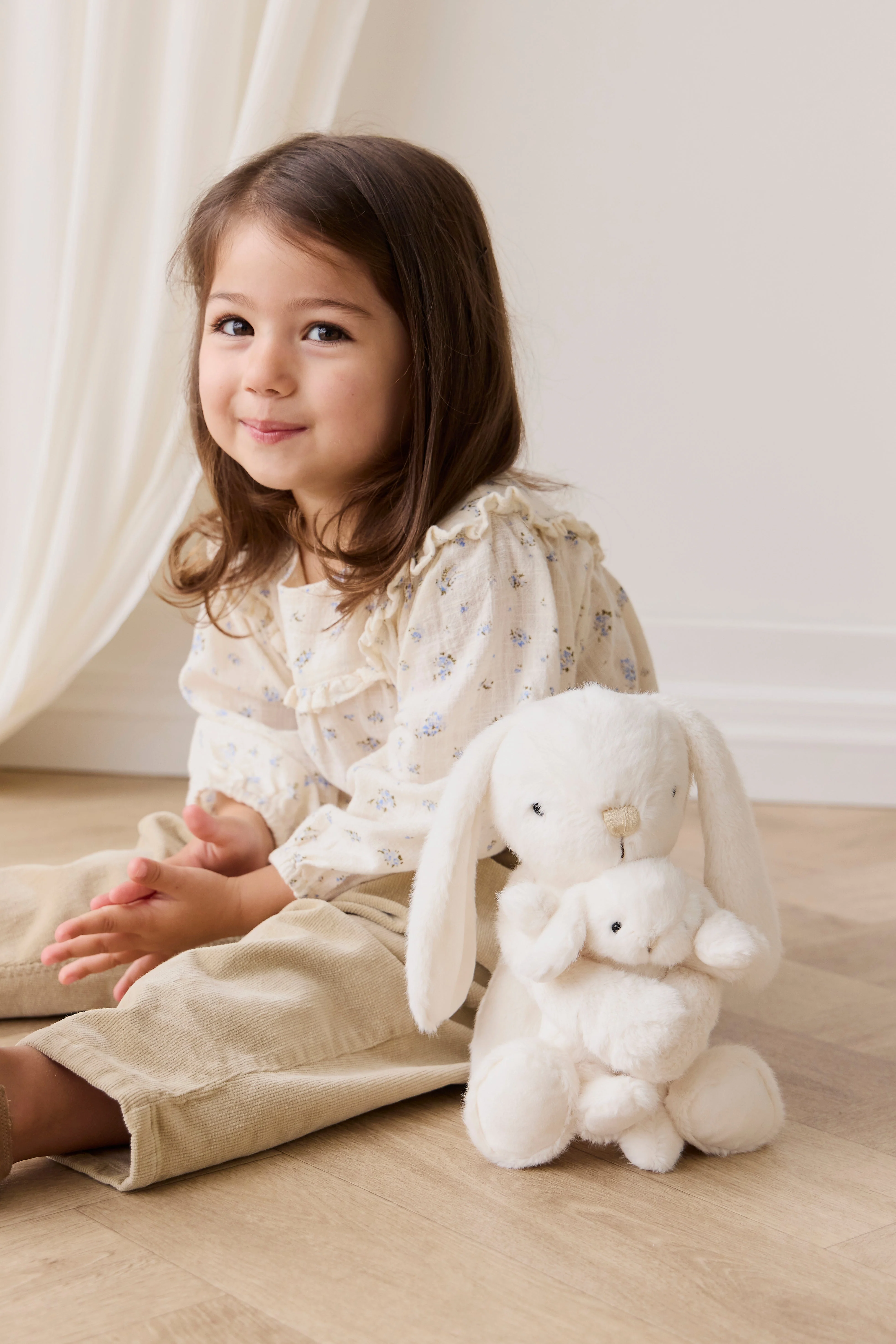 Snuggle Bunnies - Frankie the Hugging Bunny - Marshmallow - Image 4