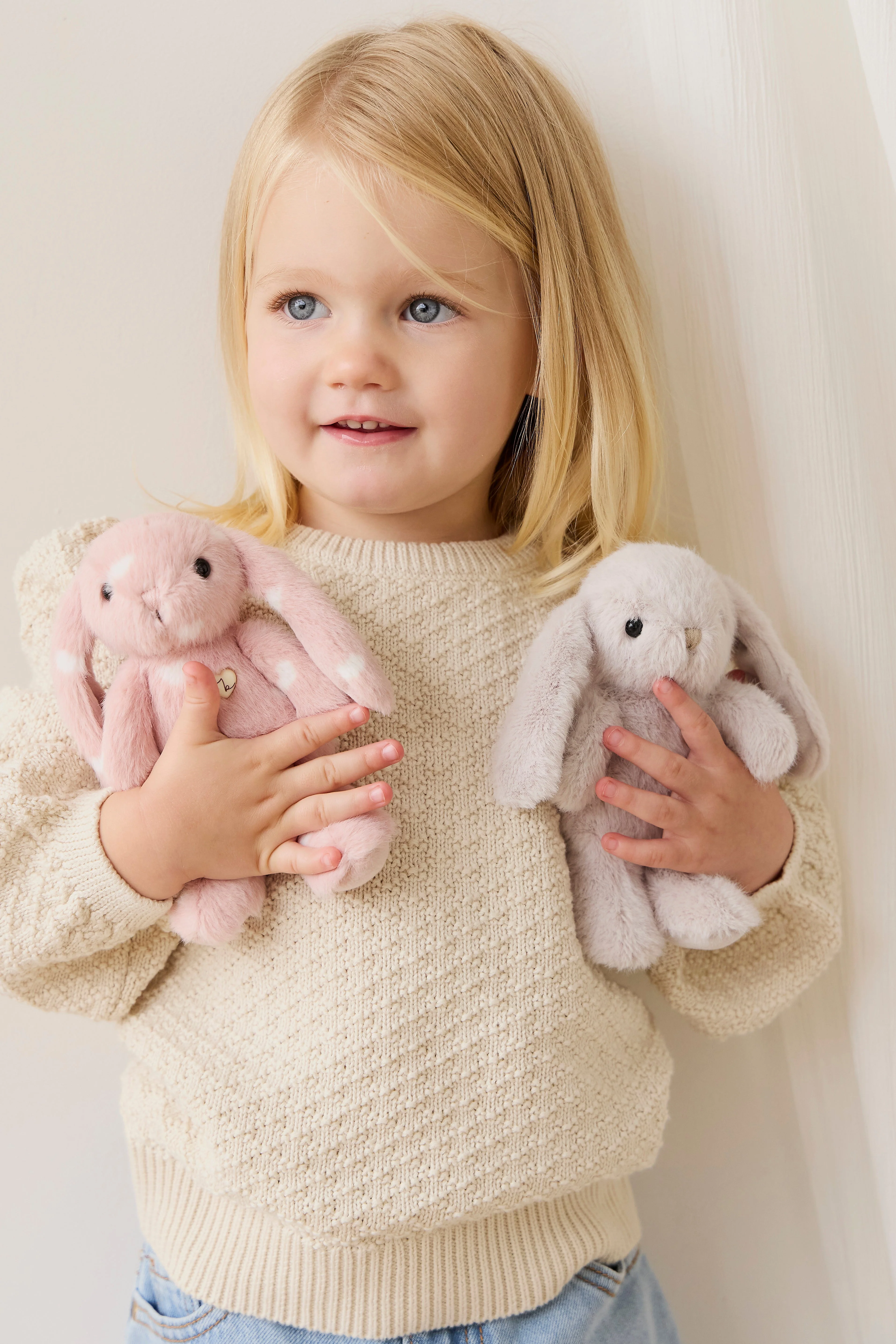 Snuggle Bunnies - Little Penelope - Beige - Image 2