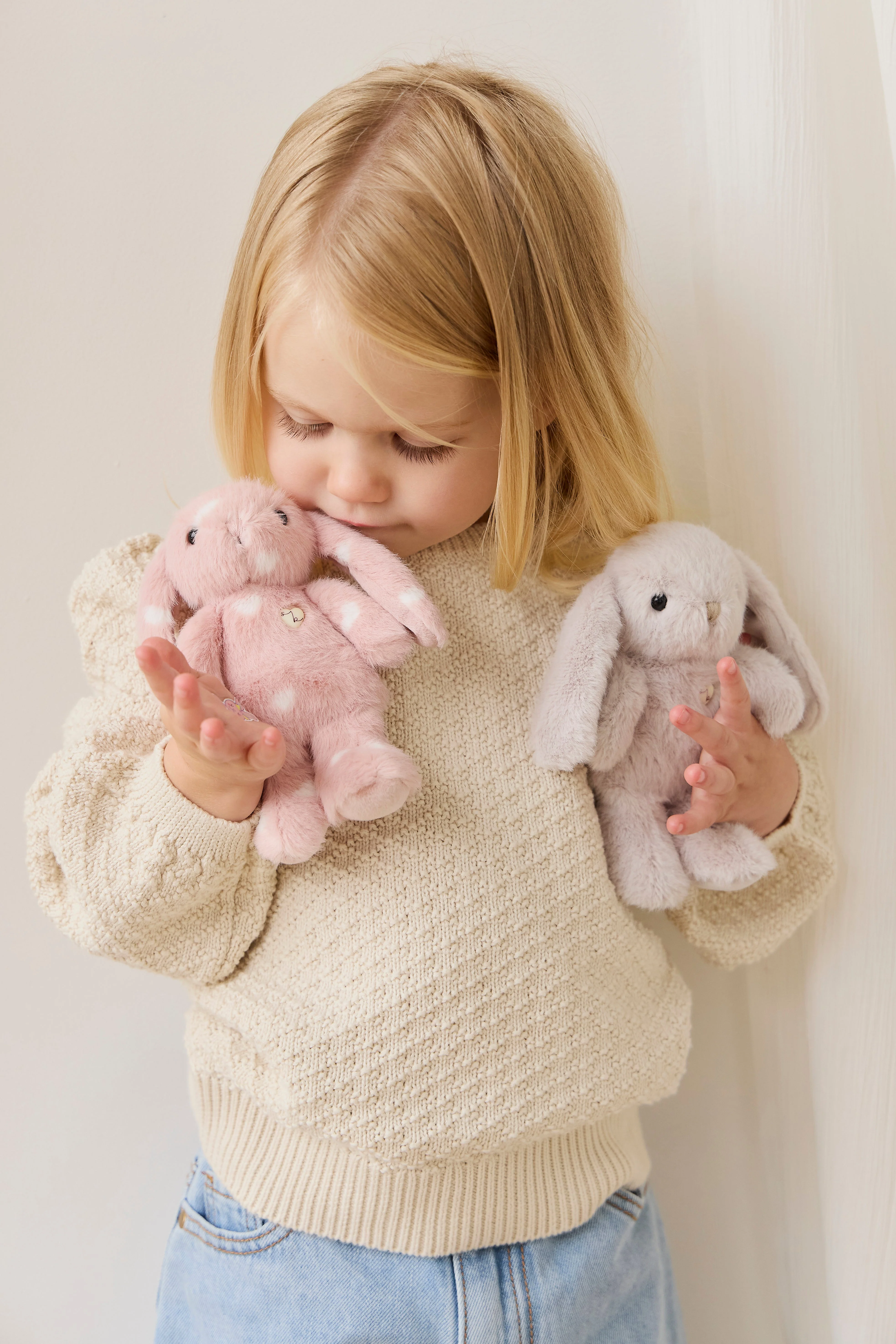 Snuggle Bunnies - Little Penelope - Beige - Image 3