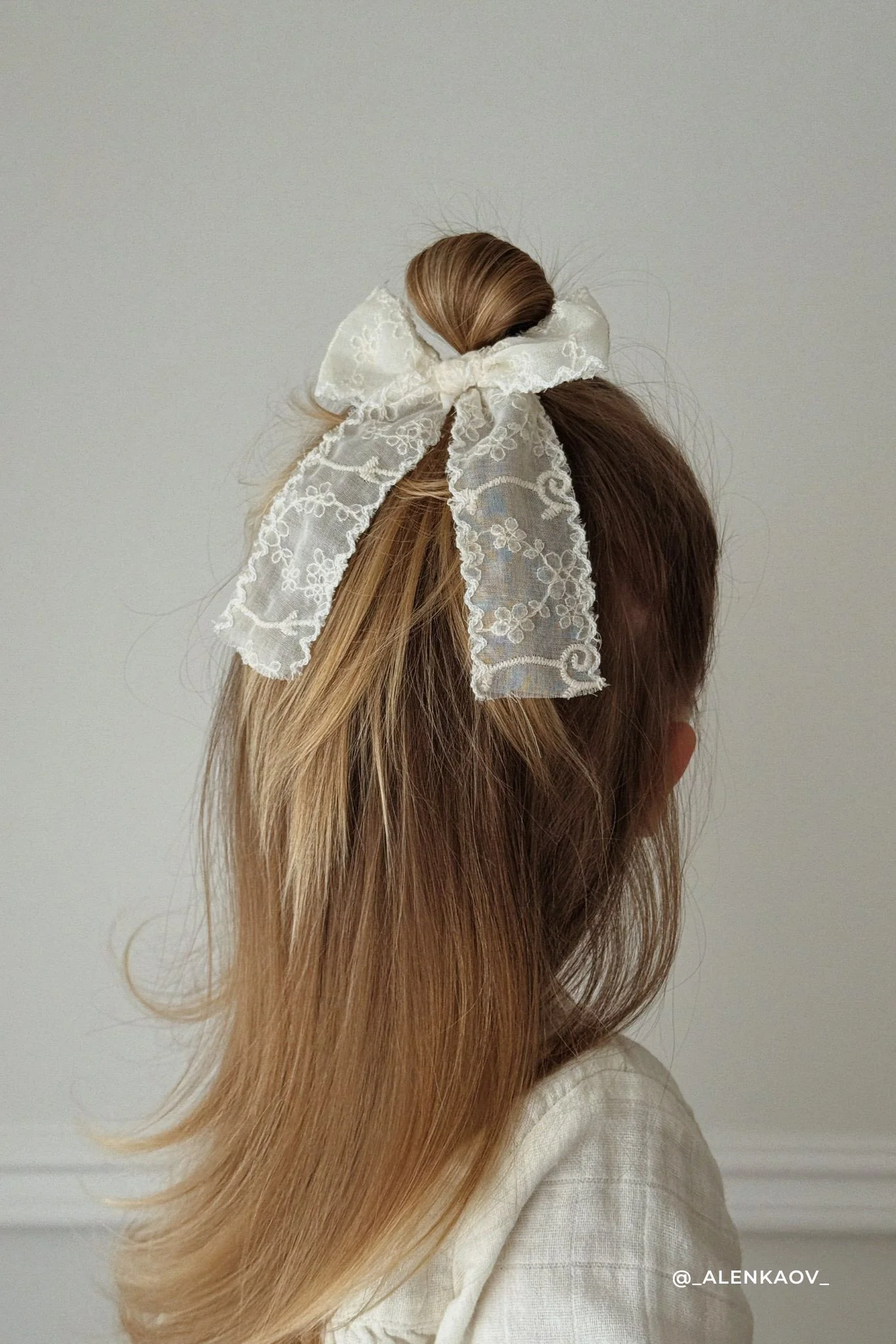 Violette Lace Bow - Star White - Image 2